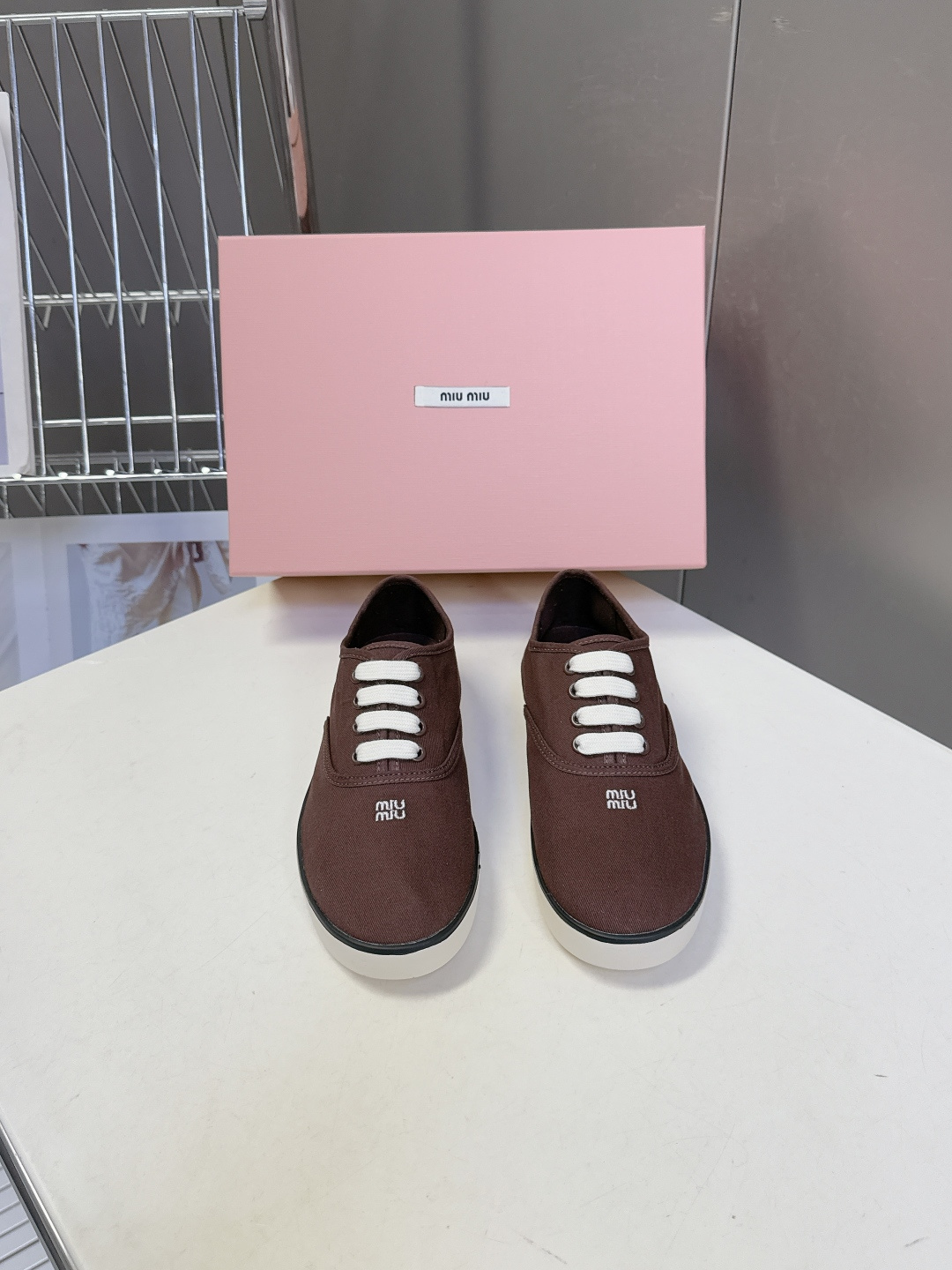 MiuMiu缪缪2026春夏最新走秀款复古休闲鞋 官方秀场出镜率最高的单品 超多明星时尚博主种草 miu