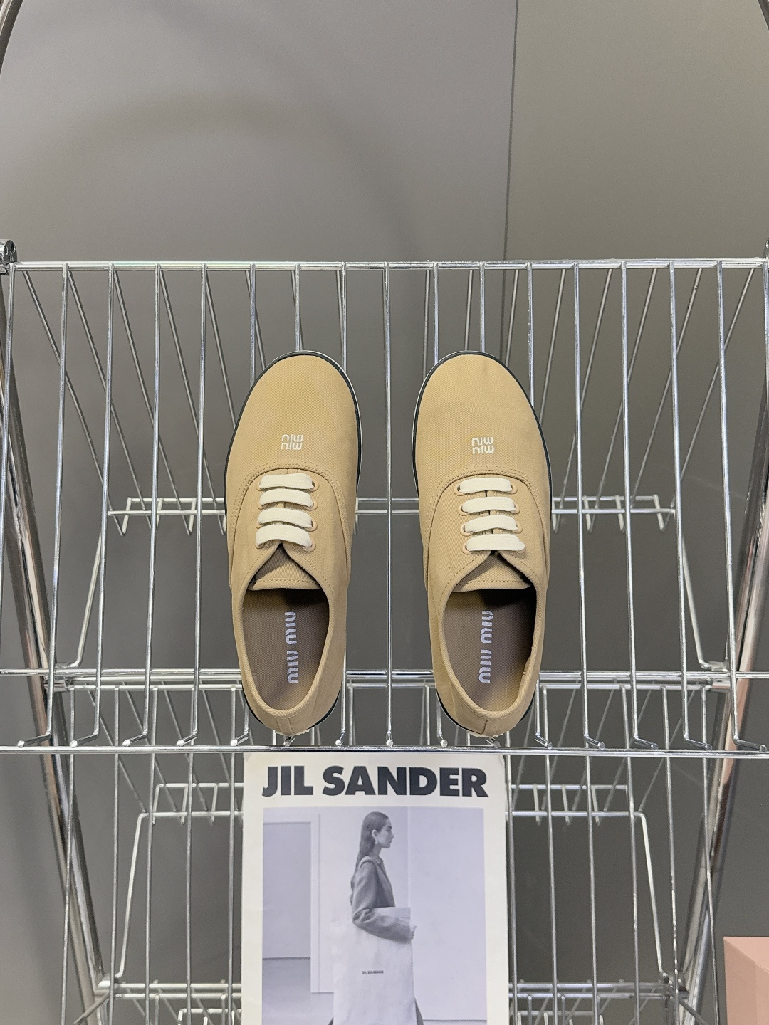 MiuMiu缪缪2026春夏最新走秀款复古休闲鞋 官方秀场出镜率最高的单品 超多明星时尚博主种草 miu