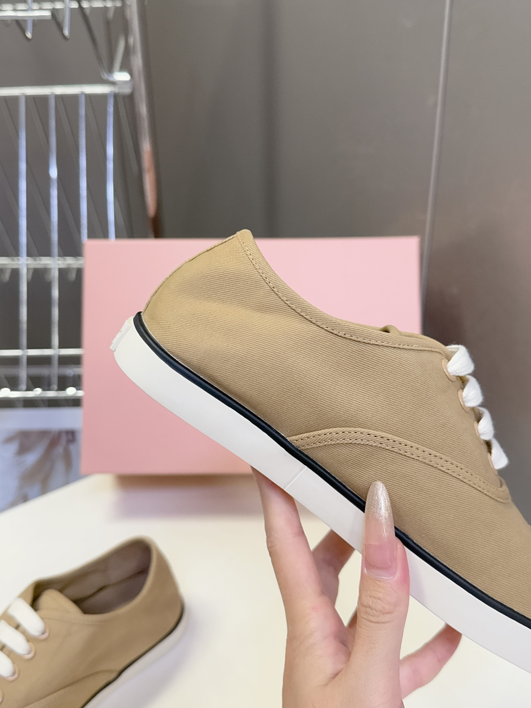 MiuMiu缪缪2026春夏最新走秀款复古休闲鞋 官方秀场出镜率最高的单品 超多明星时尚博主种草 miu