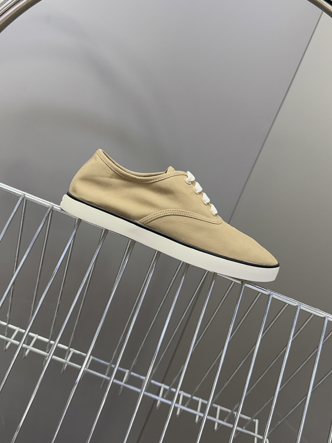 MiuMiu缪缪2026春夏最新走秀款复古休闲鞋 官方秀场出镜率最高的单品 超多明星时尚博主种草 miu