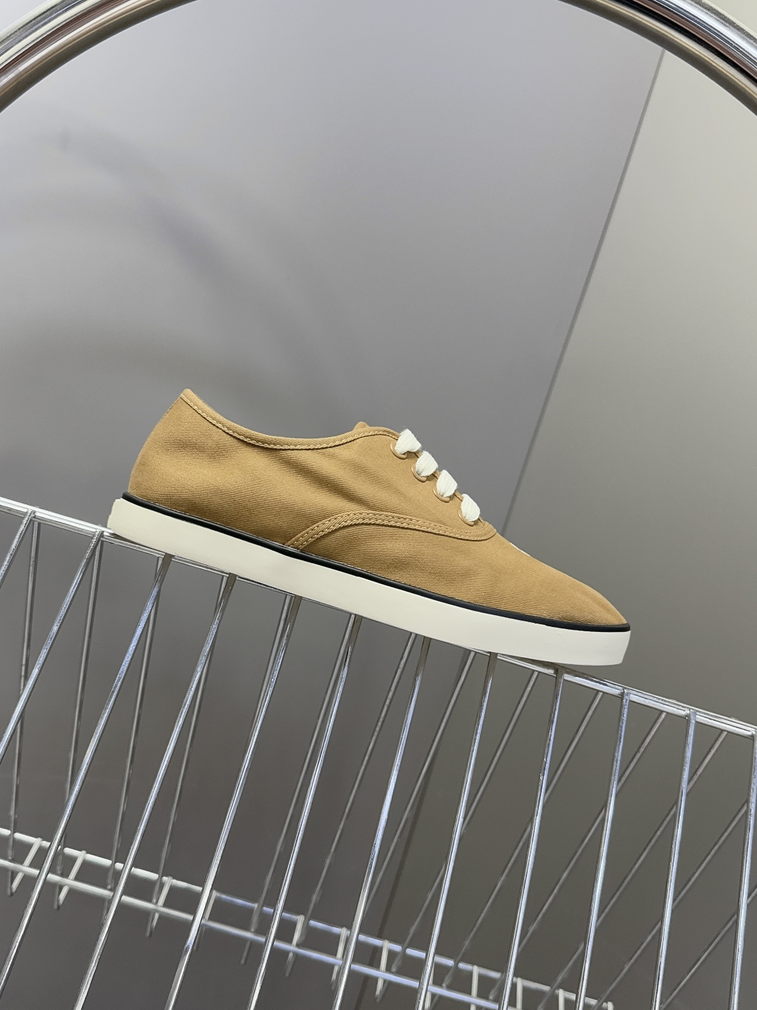 MiuMiu缪缪2026春夏最新走秀款复古休闲鞋 官方秀场出镜率最高的单品 超多明星时尚博主种草 miu