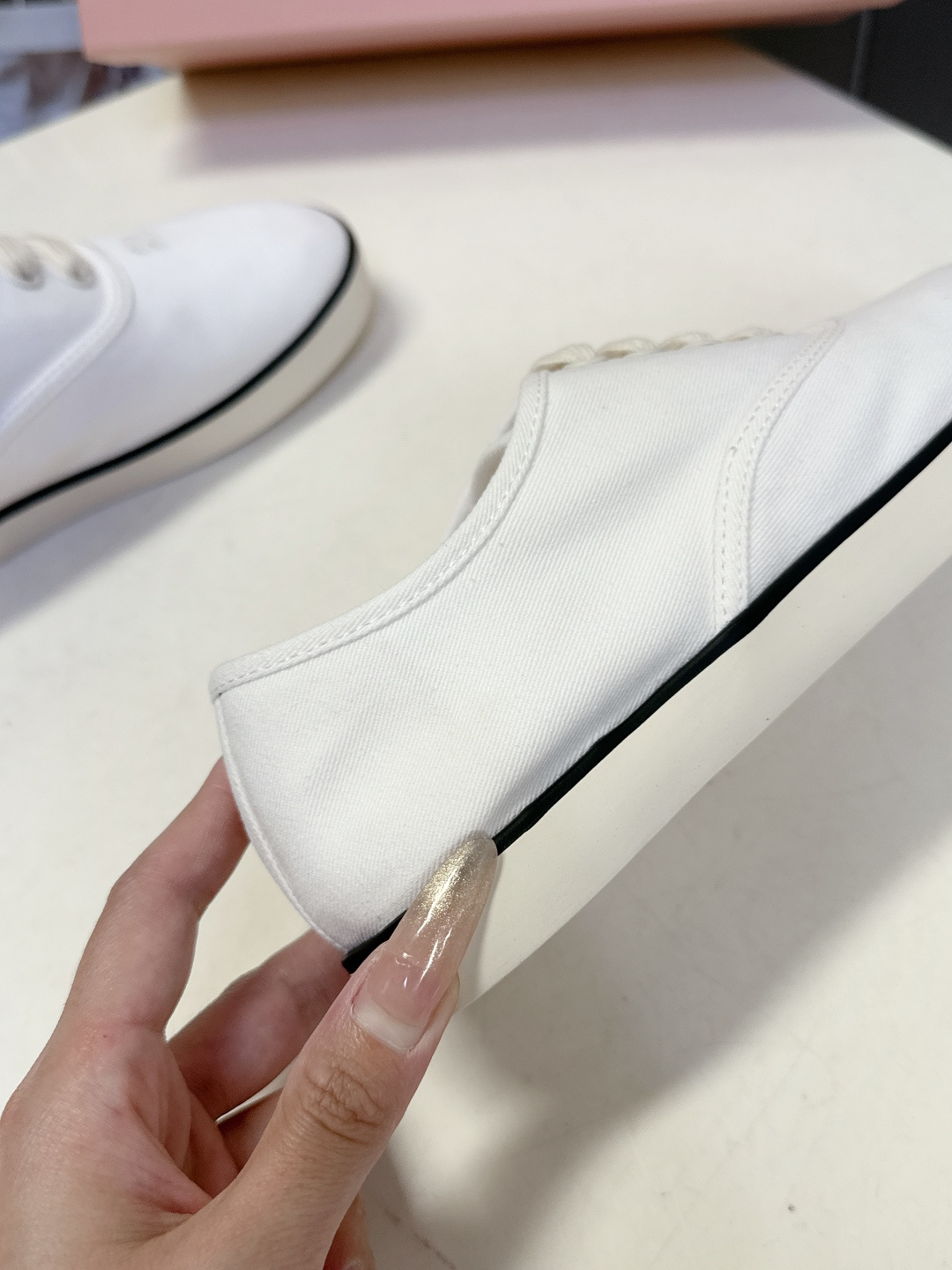 MiuMiu缪缪2026春夏最新走秀款复古休闲鞋 官方秀场出镜率最高的单品 超多明星时尚博主种草 miu