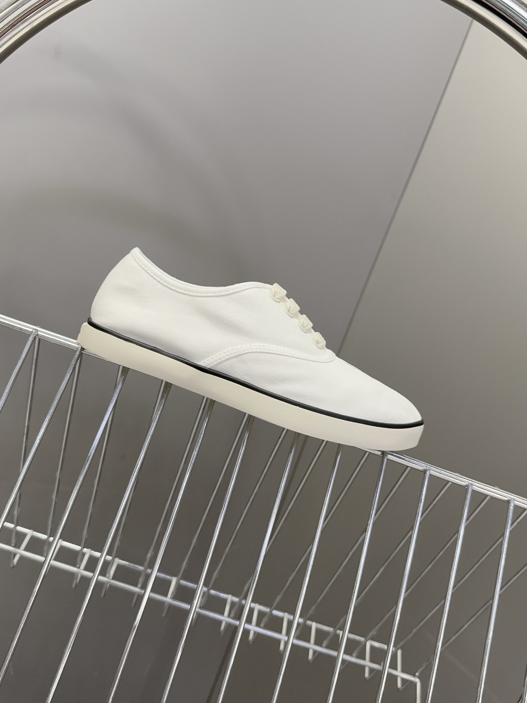 MiuMiu缪缪2026春夏最新走秀款复古休闲鞋 官方秀场出镜率最高的单品 超多明星时尚博主种草 miu