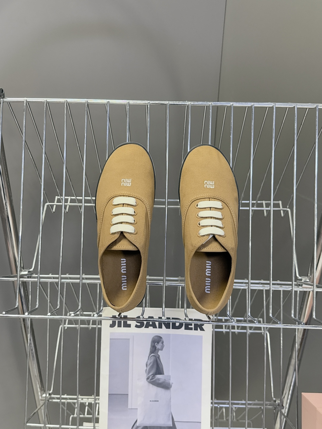 MiuMiu缪缪2026春夏最新走秀款复古休闲鞋 官方秀场出镜率最高的单品 超多明星时尚博主种草 miu