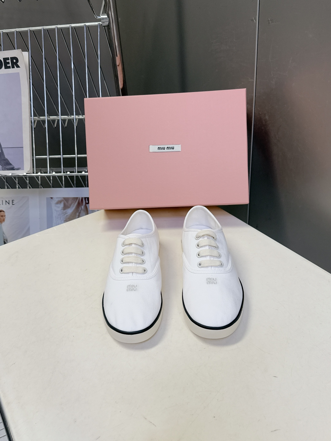 MiuMiu缪缪2026春夏最新走秀款复古休闲鞋 官方秀场出镜率最高的单品 超多明星时尚博主种草 miu