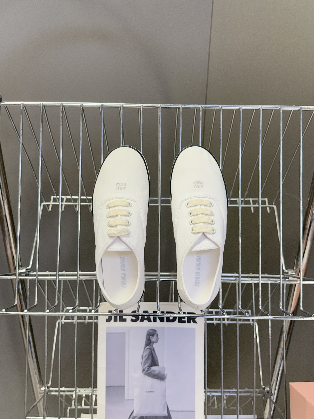 MiuMiu缪缪2026春夏最新走秀款复古休闲鞋 官方秀场出镜率最高的单品 超多明星时尚博主种草 miu