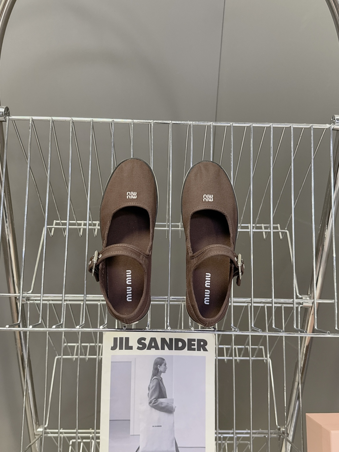 MiuMiu缪缪2026春夏最新走秀款复古休闲鞋 官方秀场出镜率最高的单品 超多明星时尚博主种草 miu