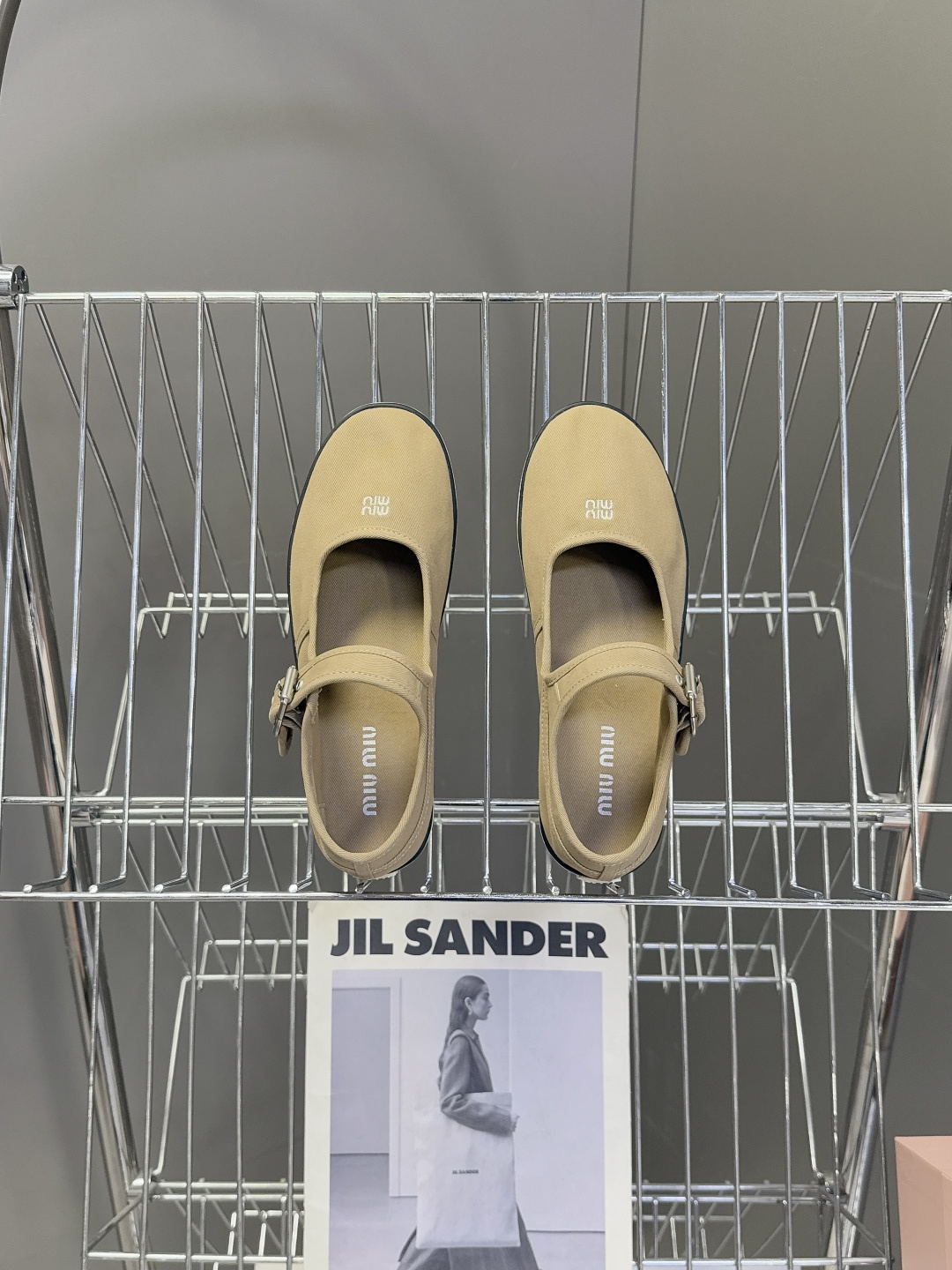 MiuMiu缪缪2026春夏最新走秀款复古休闲鞋 官方秀场出镜率最高的单品 超多明星时尚博主种草 miu