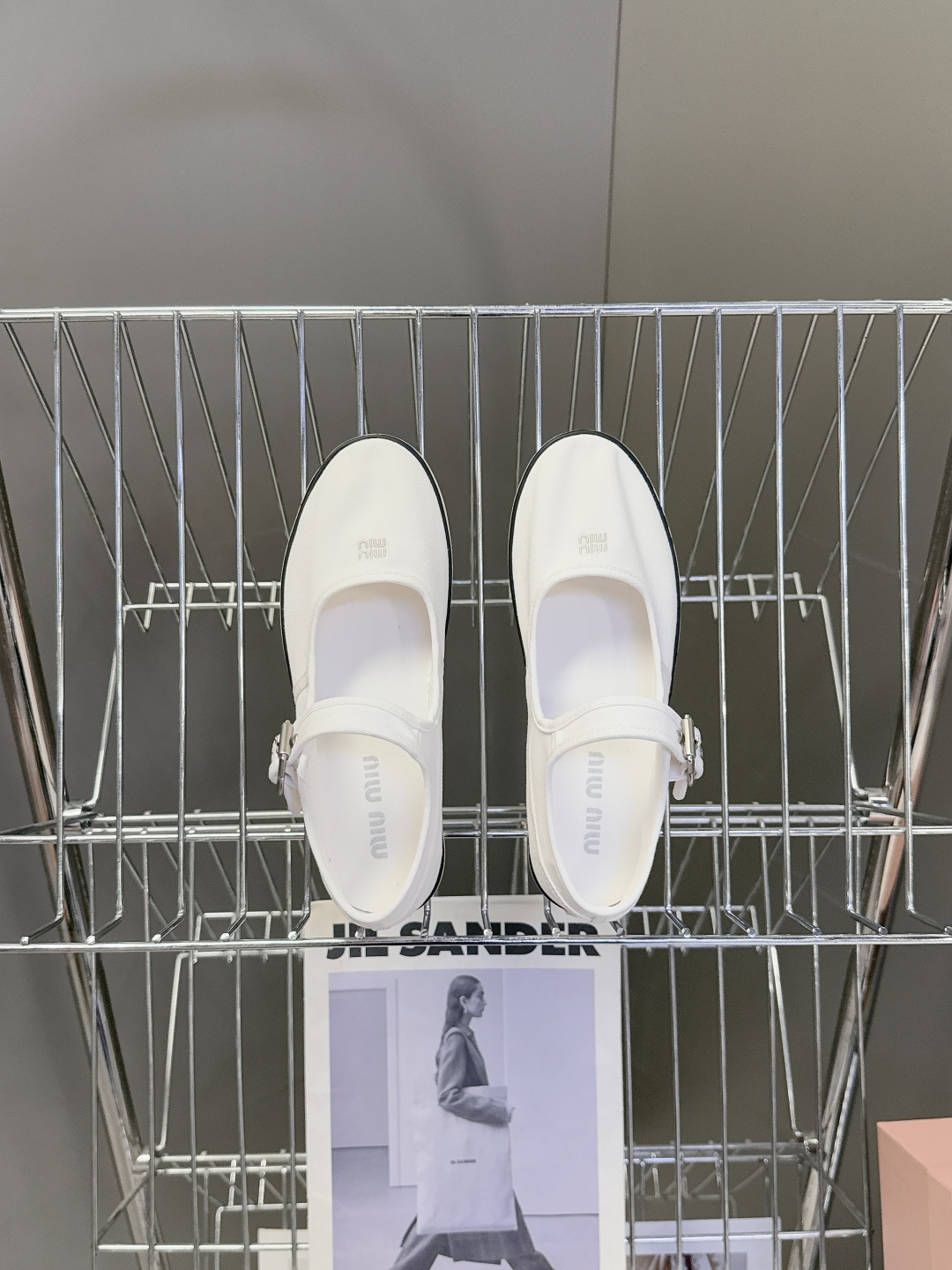 MiuMiu缪缪2026春夏最新走秀款复古休闲鞋 官方秀场出镜率最高的单品 超多明星时尚博主种草 miu