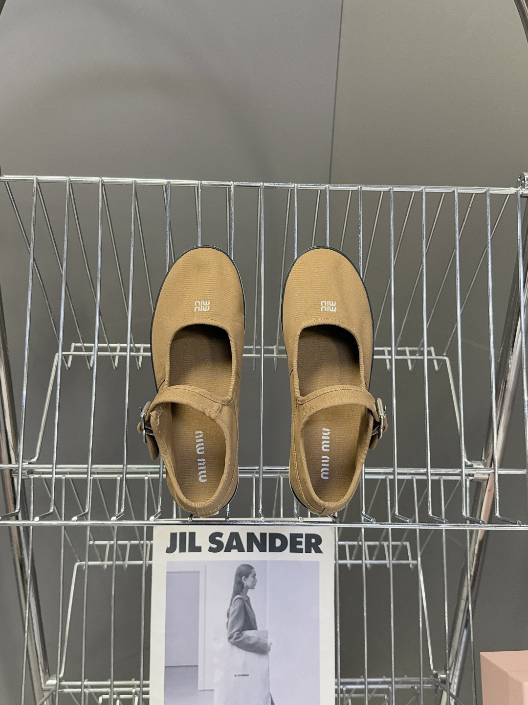 MiuMiu缪缪2026春夏最新走秀款复古休闲鞋 官方秀场出镜率最高的单品 超多明星时尚博主种草 miu