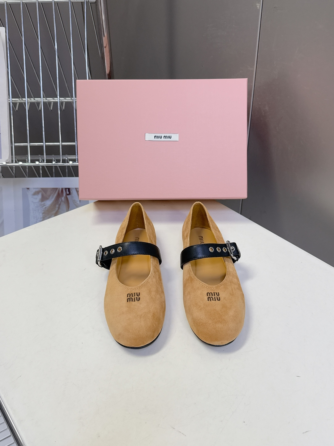 MiuMiu缪缪最新走秀款复古休闲鞋 玛丽珍鞋官方秀场出镜率最高的单品 超多明星时尚博主种草 miu系穿