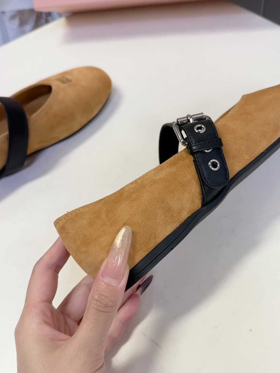 MiuMiu缪缪最新走秀款复古休闲鞋 玛丽珍鞋官方秀场出镜率最高的单品 超多明星时尚博主种草 miu系穿