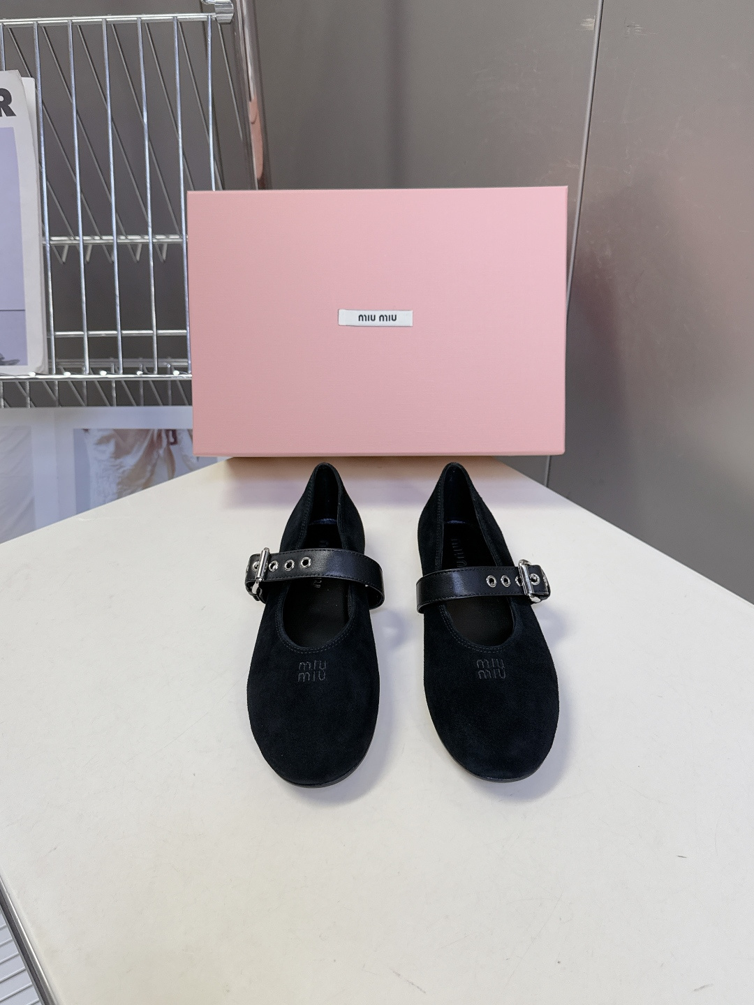 MiuMiu缪缪最新走秀款复古休闲鞋 玛丽珍鞋官方秀场出镜率最高的单品 超多明星时尚博主种草 miu系穿