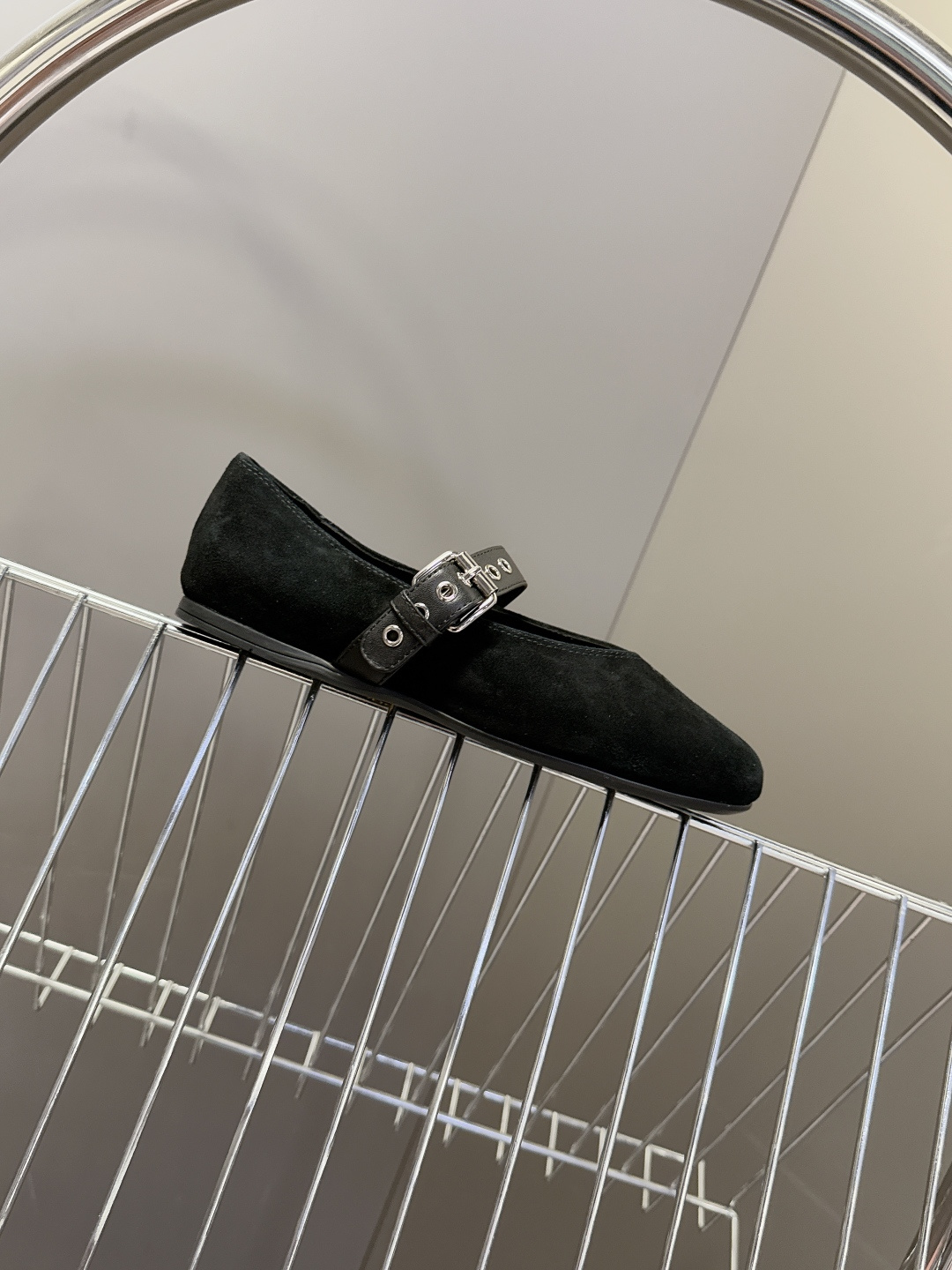 MiuMiu缪缪最新走秀款复古休闲鞋 玛丽珍鞋官方秀场出镜率最高的单品 超多明星时尚博主种草 miu系穿