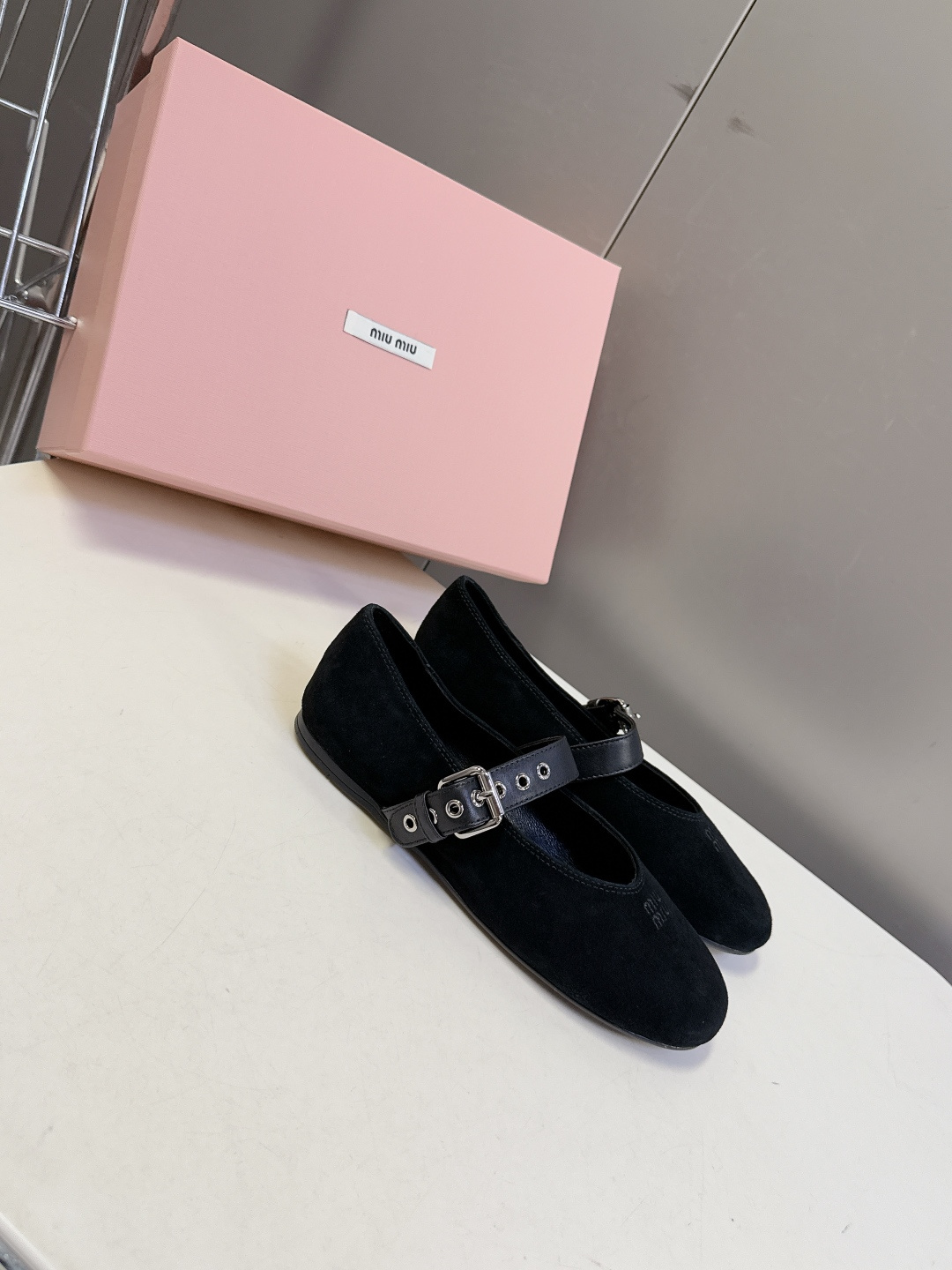 MiuMiu缪缪最新走秀款复古休闲鞋 玛丽珍鞋官方秀场出镜率最高的单品 超多明星时尚博主种草 miu系穿