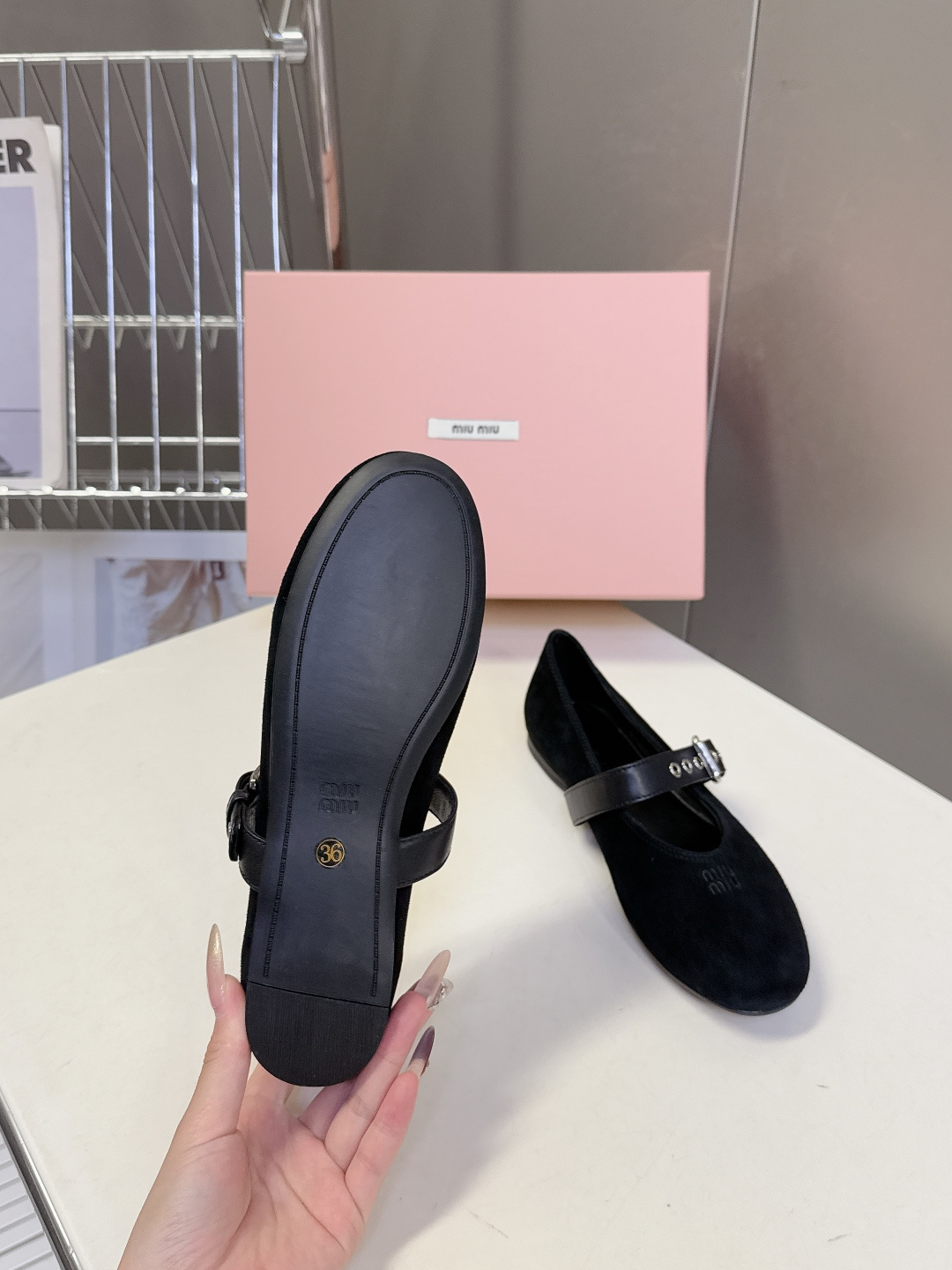 MiuMiu缪缪最新走秀款复古休闲鞋 玛丽珍鞋官方秀场出镜率最高的单品 超多明星时尚博主种草 miu系穿