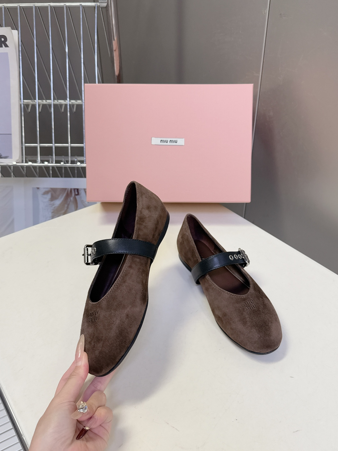 MiuMiu缪缪最新走秀款复古休闲鞋 玛丽珍鞋官方秀场出镜率最高的单品 超多明星时尚博主种草 miu系穿