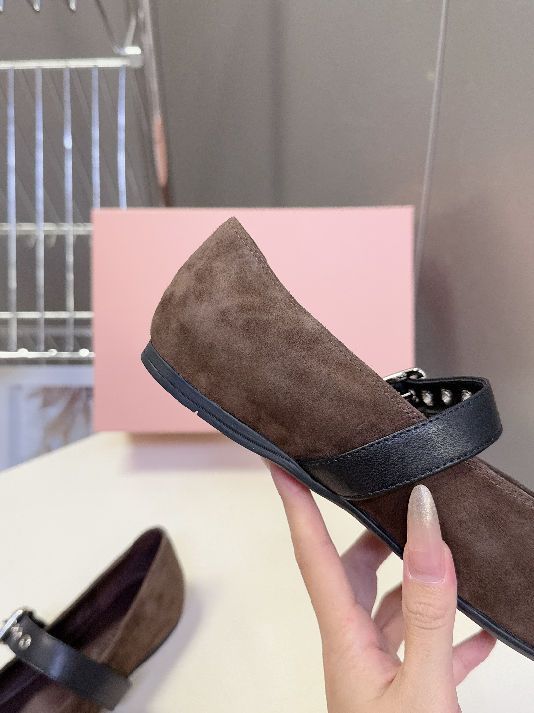 MiuMiu缪缪最新走秀款复古休闲鞋 玛丽珍鞋官方秀场出镜率最高的单品 超多明星时尚博主种草 miu系穿