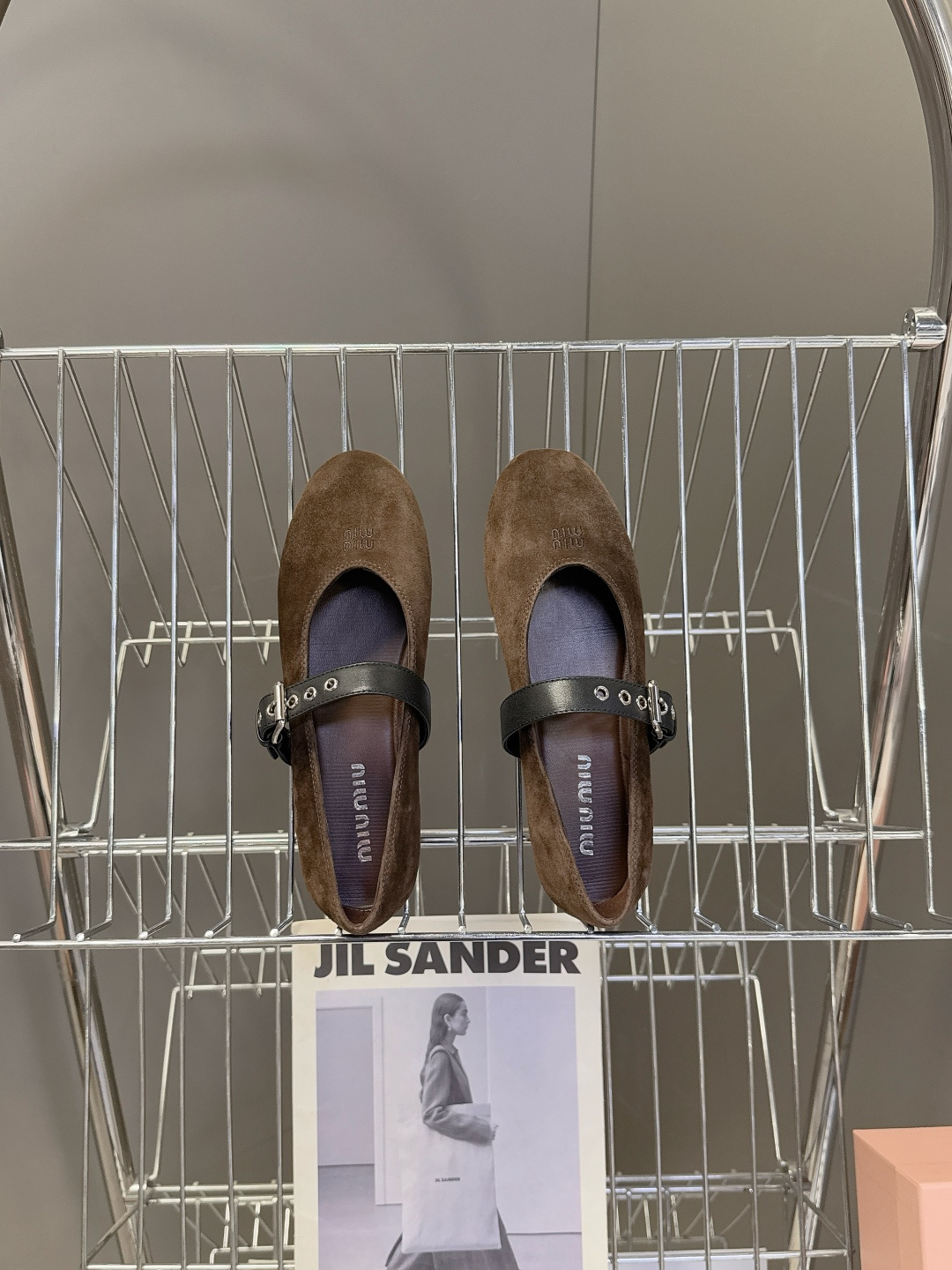 MiuMiu缪缪最新走秀款复古休闲鞋 玛丽珍鞋官方秀场出镜率最高的单品 超多明星时尚博主种草 miu系穿