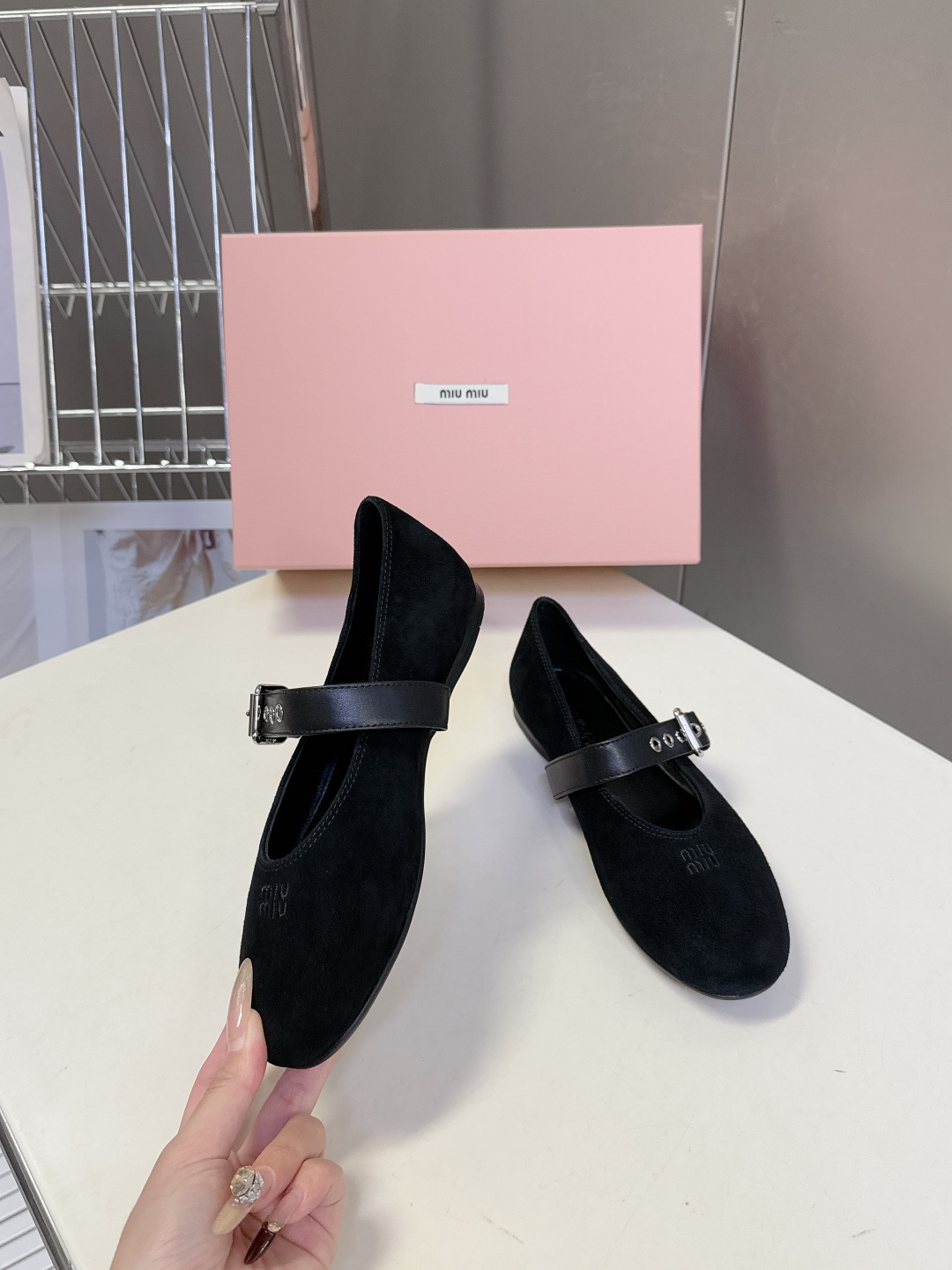 MiuMiu缪缪最新走秀款复古休闲鞋 玛丽珍鞋官方秀场出镜率最高的单品 超多明星时尚博主种草 miu系穿