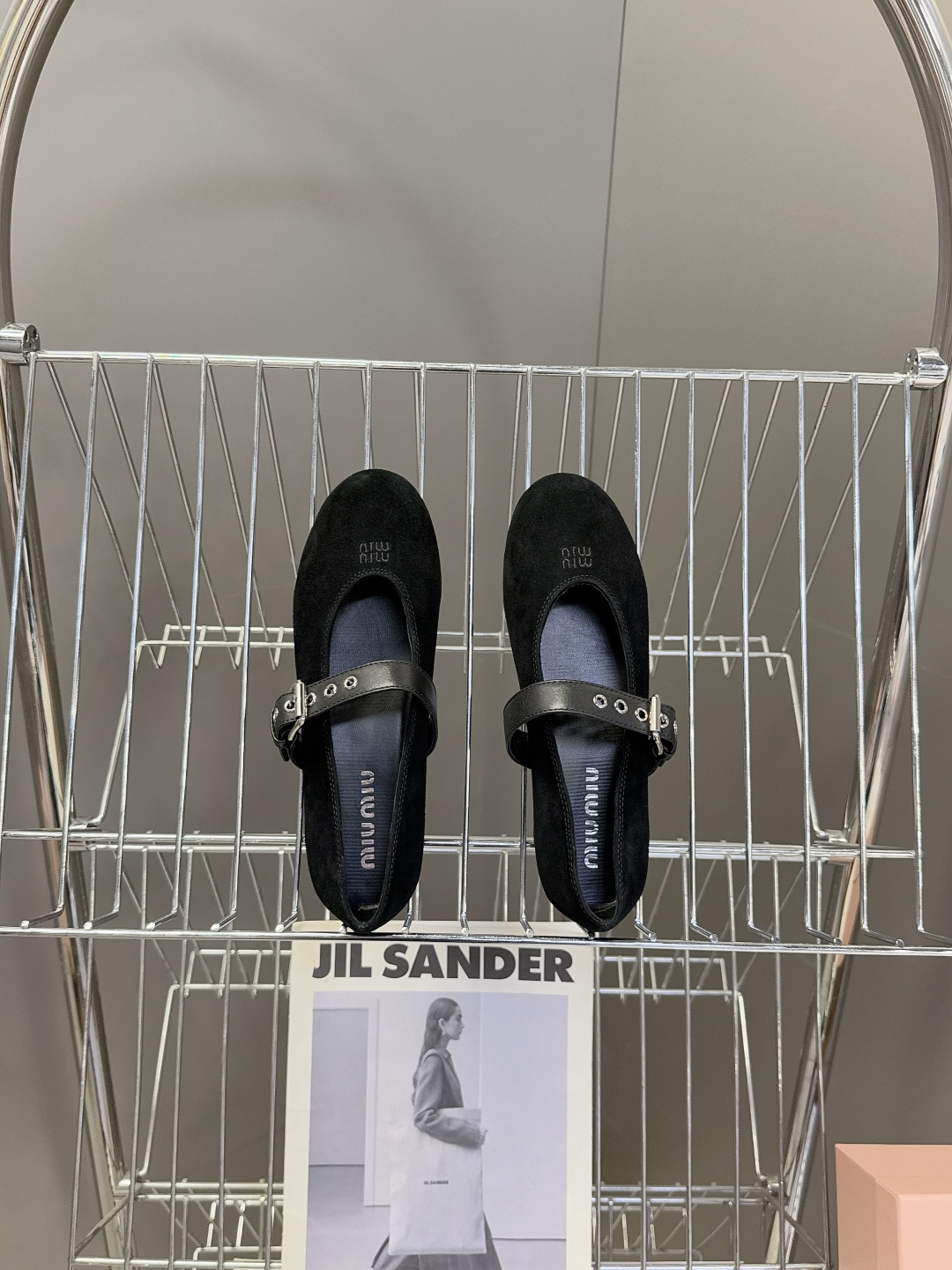 MiuMiu缪缪最新走秀款复古休闲鞋 玛丽珍鞋官方秀场出镜率最高的单品 超多明星时尚博主种草 miu系穿