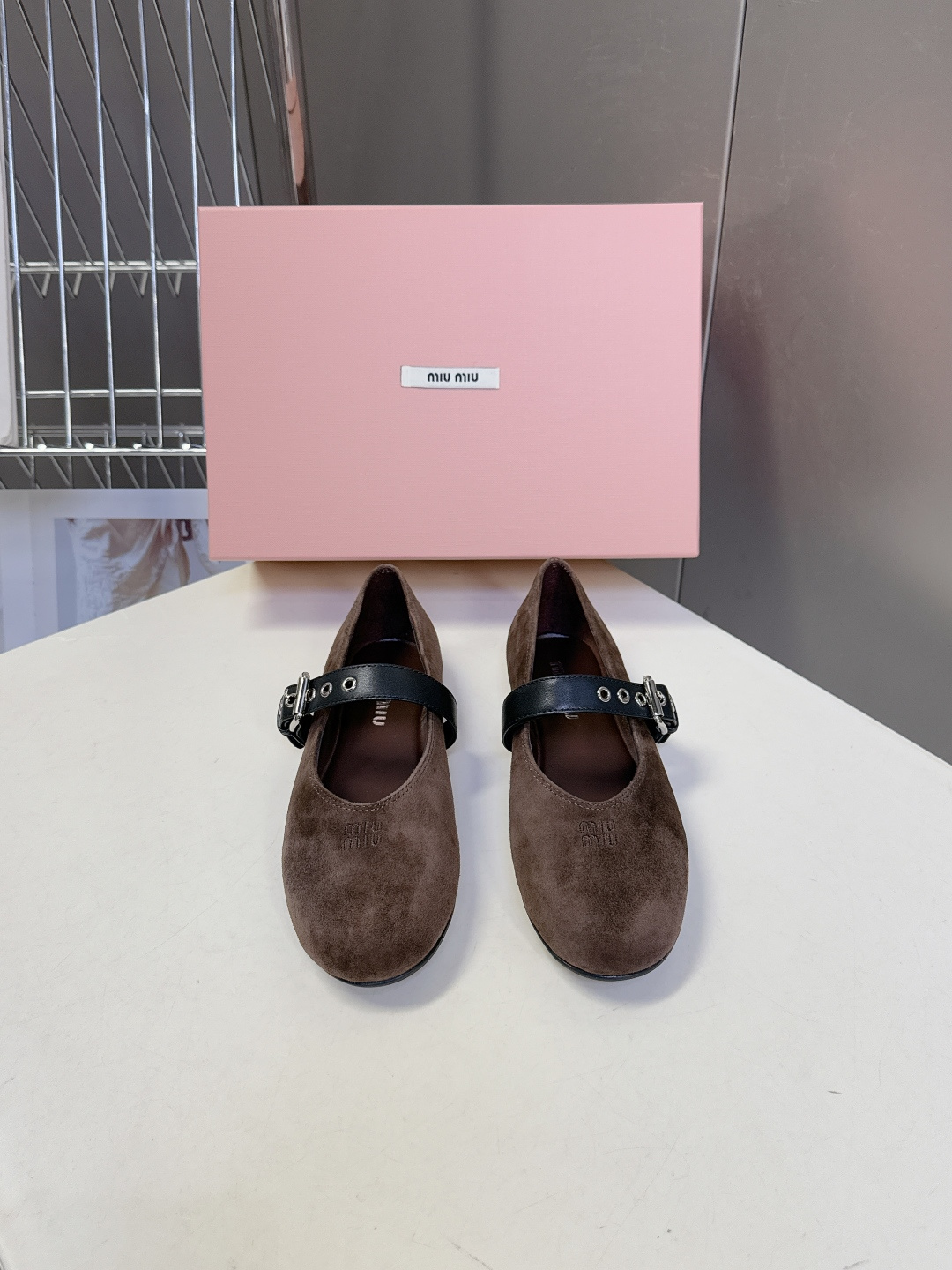 MiuMiu缪缪最新走秀款复古休闲鞋 玛丽珍鞋官方秀场出镜率最高的单品 超多明星时尚博主种草 miu系穿
