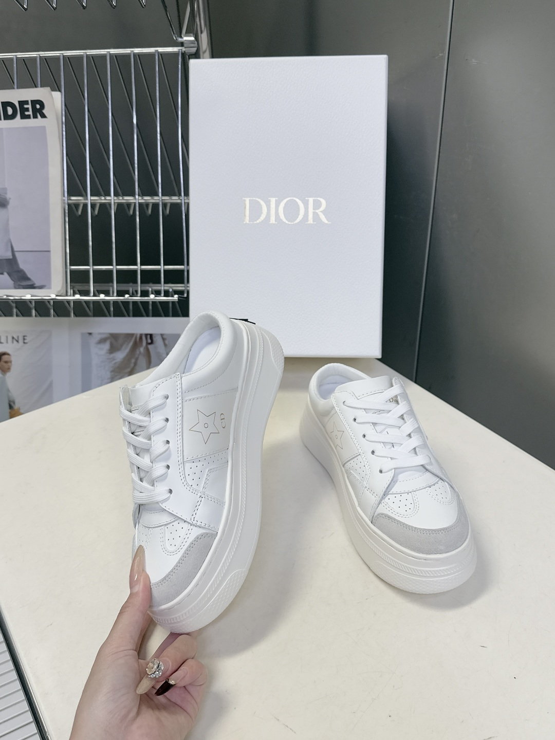 Dior迪奥新款松糕鞋厚底休闲鞋 半拖太古汇RMB8300购入开发 这款Dior Star运动鞋延续经久