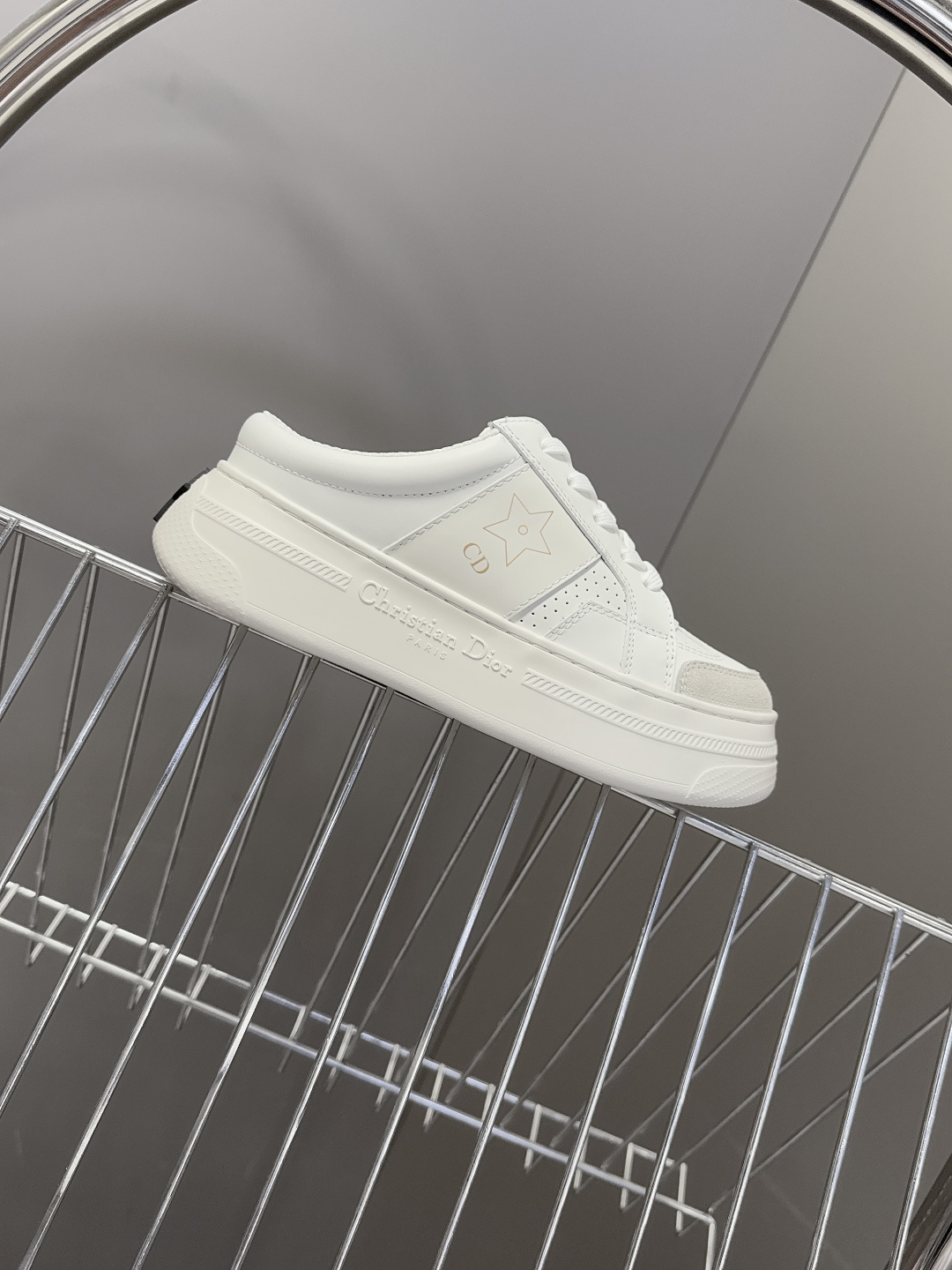 Dior迪奥新款松糕鞋厚底休闲鞋 半拖太古汇RMB8300购入开发 这款Dior Star运动鞋延续经久