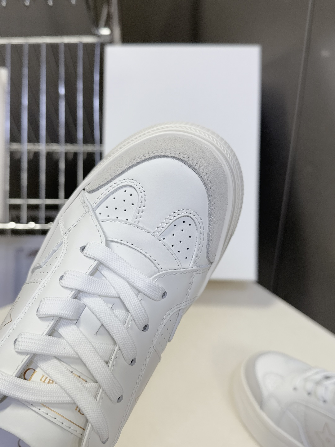 Dior迪奥新款松糕鞋厚底休闲鞋 半拖太古汇RMB8300购入开发 这款Dior Star运动鞋延续经久