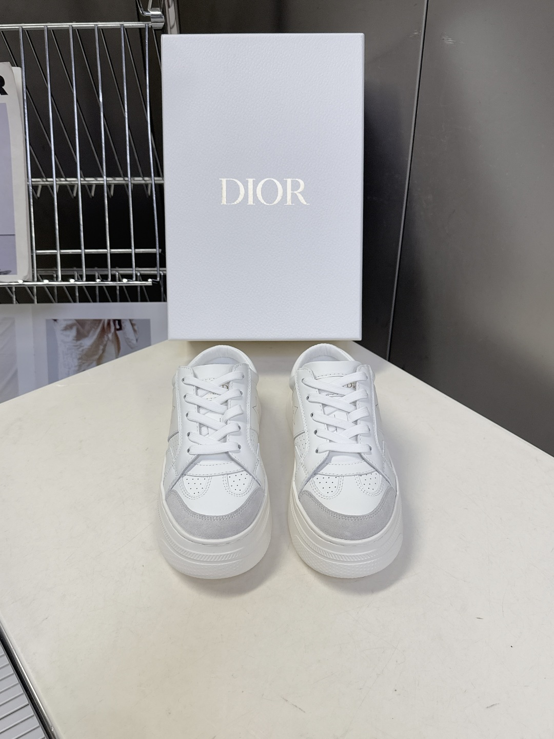 Dior迪奥新款松糕鞋厚底休闲鞋 半拖太古汇RMB8300购入开发 这款Dior Star运动鞋延续经久