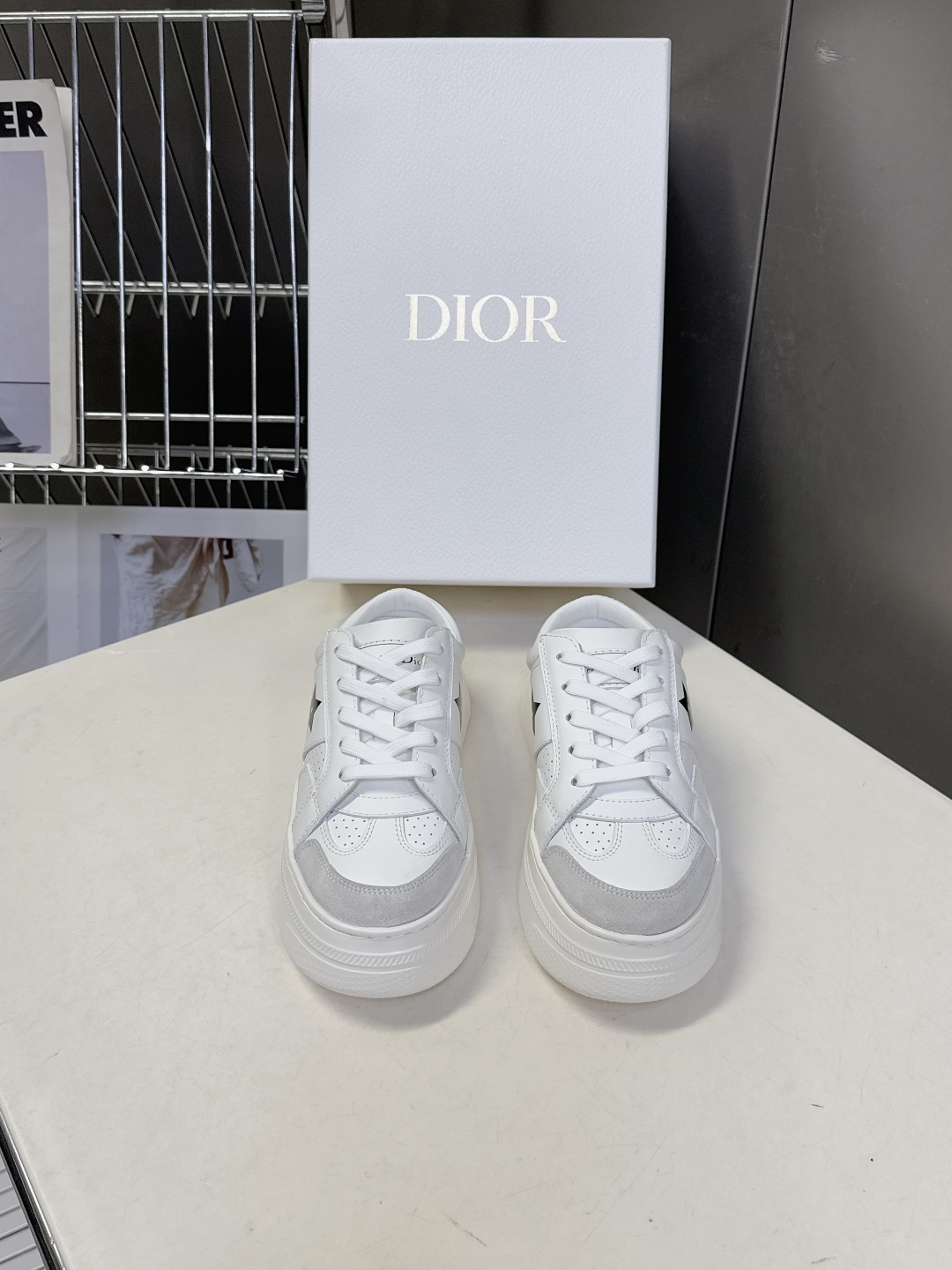 Dior迪奥新款松糕鞋厚底休闲鞋 半拖太古汇RMB8300购入开发 这款Dior Star运动鞋延续经久