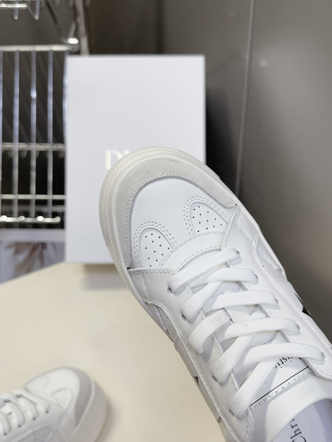 Dior迪奥新款松糕鞋厚底休闲鞋 半拖太古汇RMB8300购入开发 这款Dior Star运动鞋延续经久