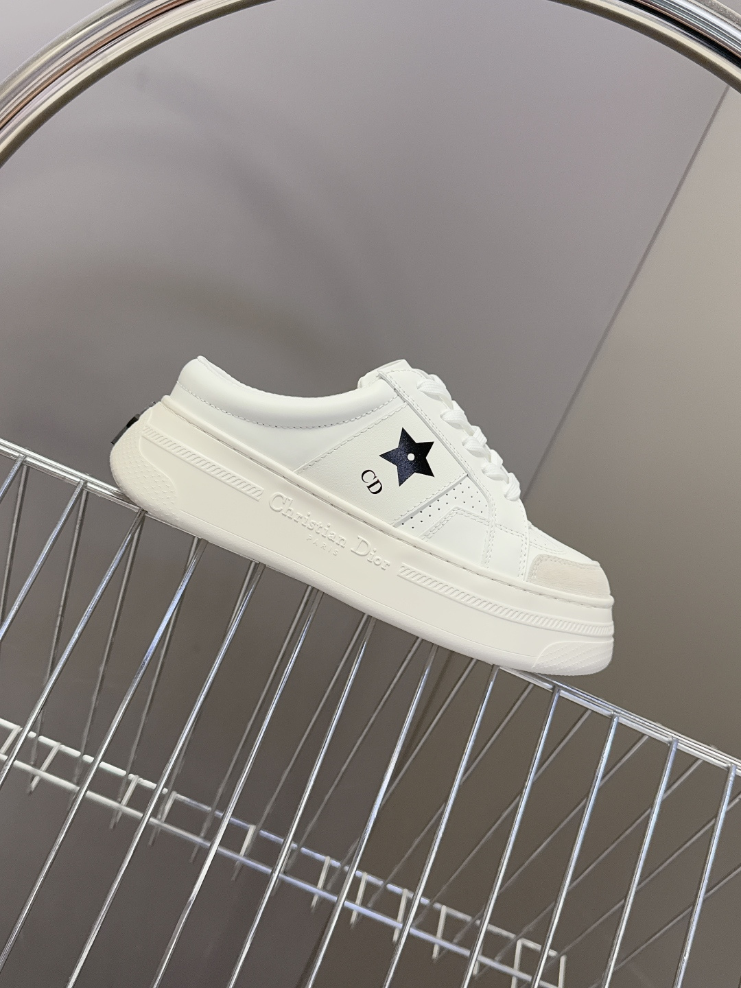 Dior迪奥新款松糕鞋厚底休闲鞋 半拖太古汇RMB8300购入开发 这款Dior Star运动鞋延续经久