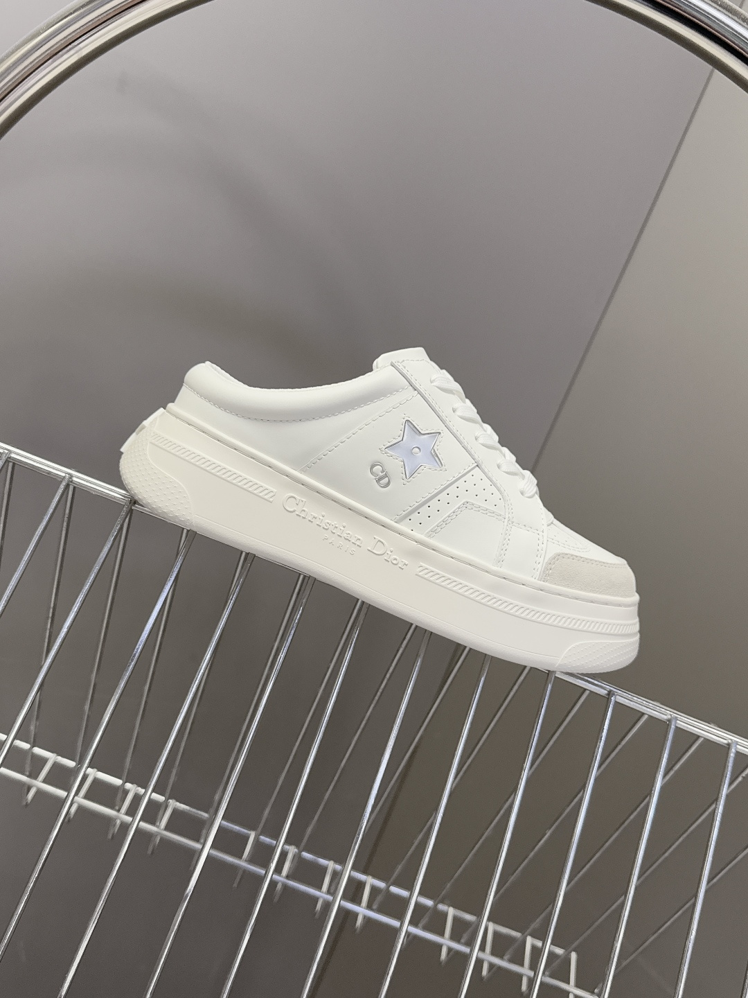 Dior迪奥新款松糕鞋厚底休闲鞋 半拖太古汇RMB8300购入开发 这款Dior Star运动鞋延续经久