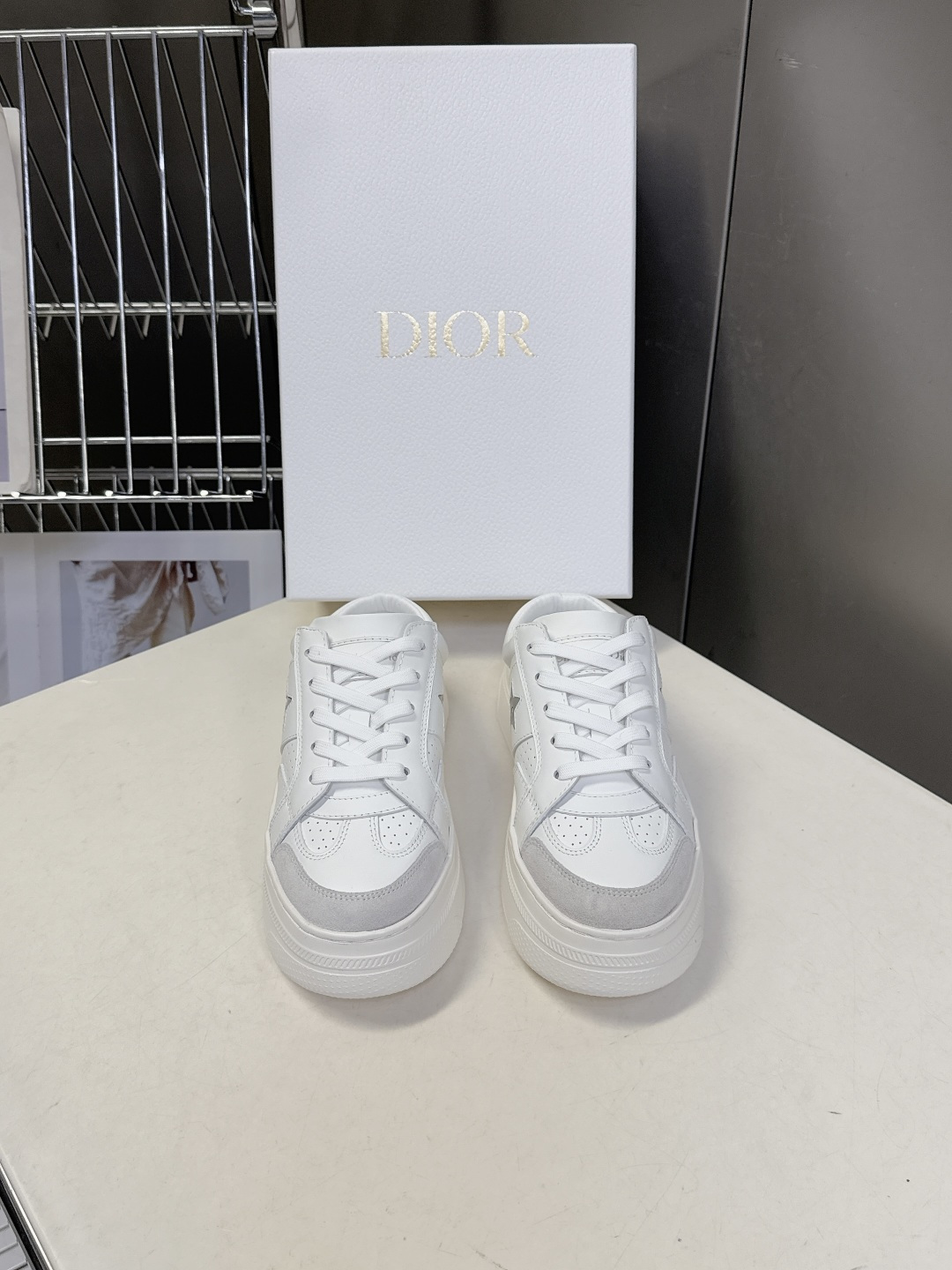 Dior迪奥新款松糕鞋厚底休闲鞋 半拖太古汇RMB8300购入开发 这款Dior Star运动鞋延续经久