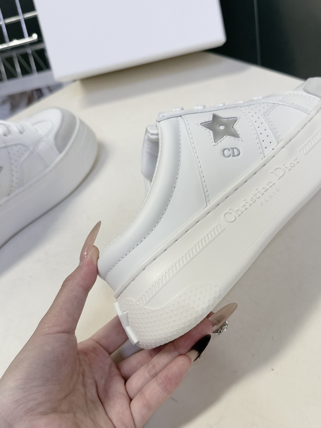 Dior迪奥新款松糕鞋厚底休闲鞋 半拖太古汇RMB8300购入开发 这款Dior Star运动鞋延续经久