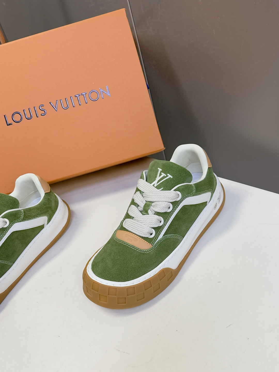 Louis Vuitton 路易威登最新情侣款 饼干鞋休闲鞋 超多明星时尚博主种草 原版购入开发 细节完
