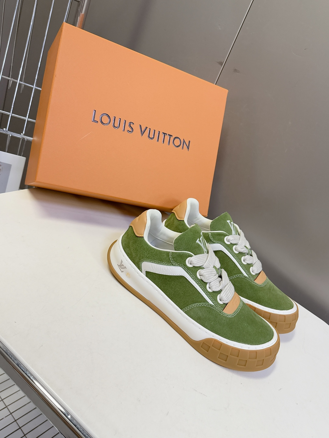 Louis Vuitton 路易威登最新情侣款 饼干鞋休闲鞋 超多明星时尚博主种草 原版购入开发 细节完