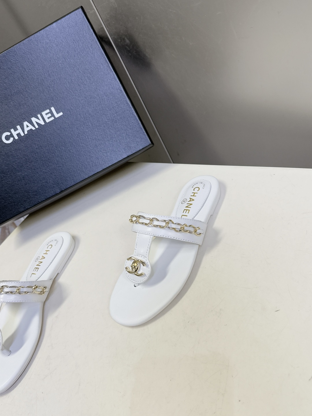 香奈儿CHANEL春夏最新款夹脚链条凉拖鞋超多明星网红种草 露趾无后跟凉拖设计 穿脱便捷平底结构日常行走