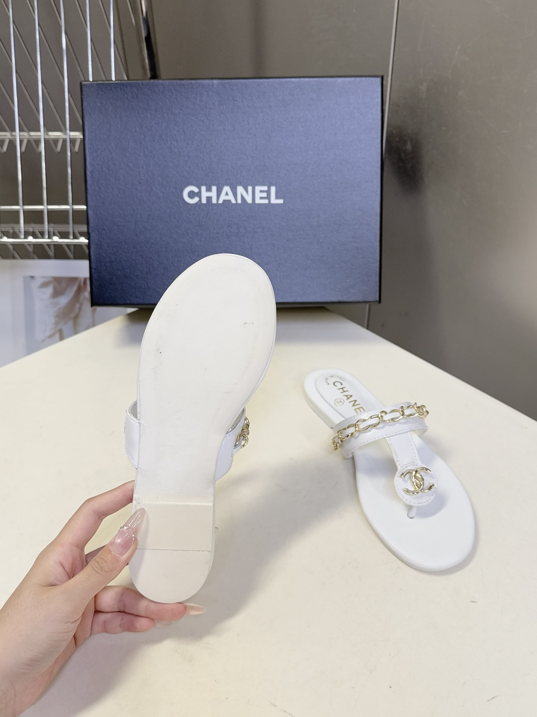 香奈儿CHANEL春夏最新款夹脚链条凉拖鞋超多明星网红种草 露趾无后跟凉拖设计 穿脱便捷平底结构日常行走