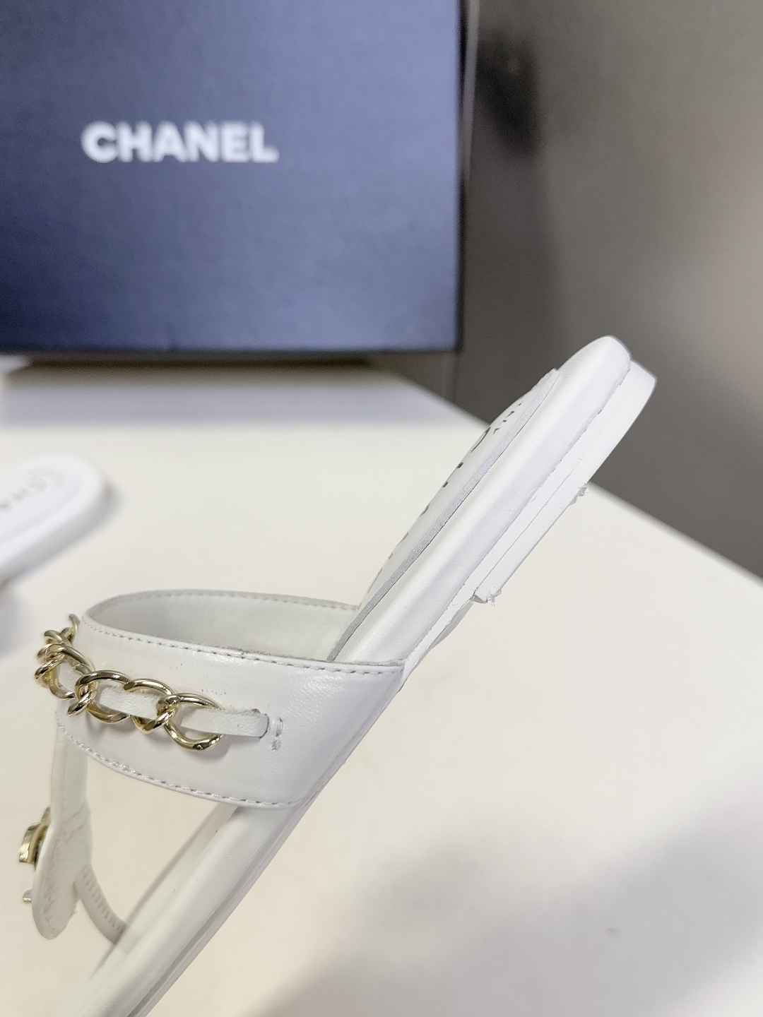 香奈儿CHANEL春夏最新款夹脚链条凉拖鞋超多明星网红种草 露趾无后跟凉拖设计 穿脱便捷平底结构日常行走