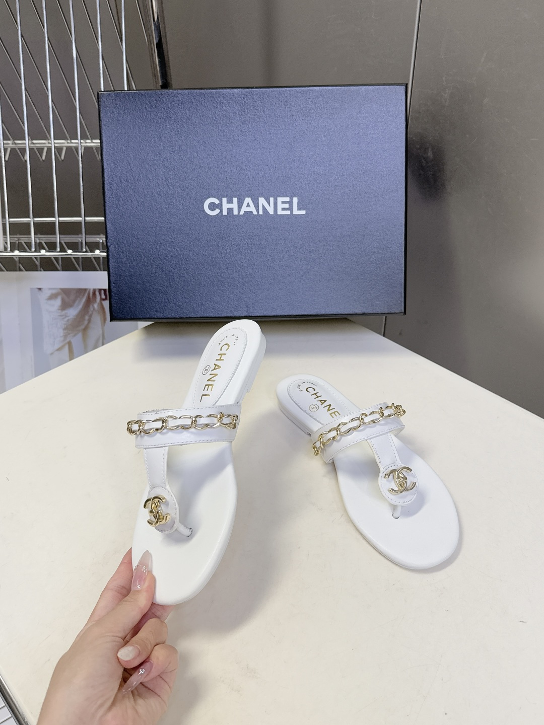 香奈儿CHANEL春夏最新款夹脚链条凉拖鞋超多明星网红种草 露趾无后跟凉拖设计 穿脱便捷平底结构日常行走