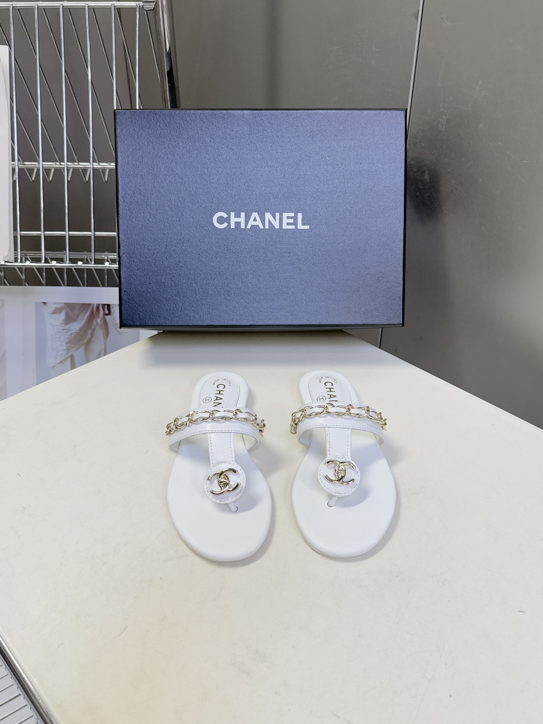 香奈儿CHANEL春夏最新款夹脚链条凉拖鞋超多明星网红种草 露趾无后跟凉拖设计 穿脱便捷平底结构日常行走