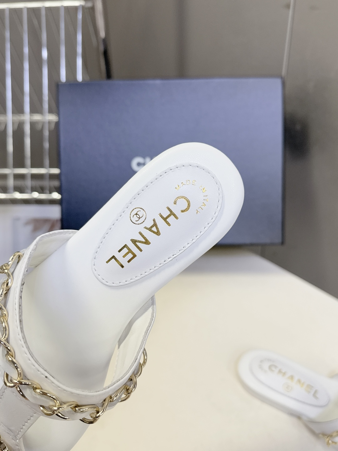 香奈儿CHANEL春夏最新款夹脚链条凉拖鞋超多明星网红种草 露趾无后跟凉拖设计 穿脱便捷平底结构日常行走
