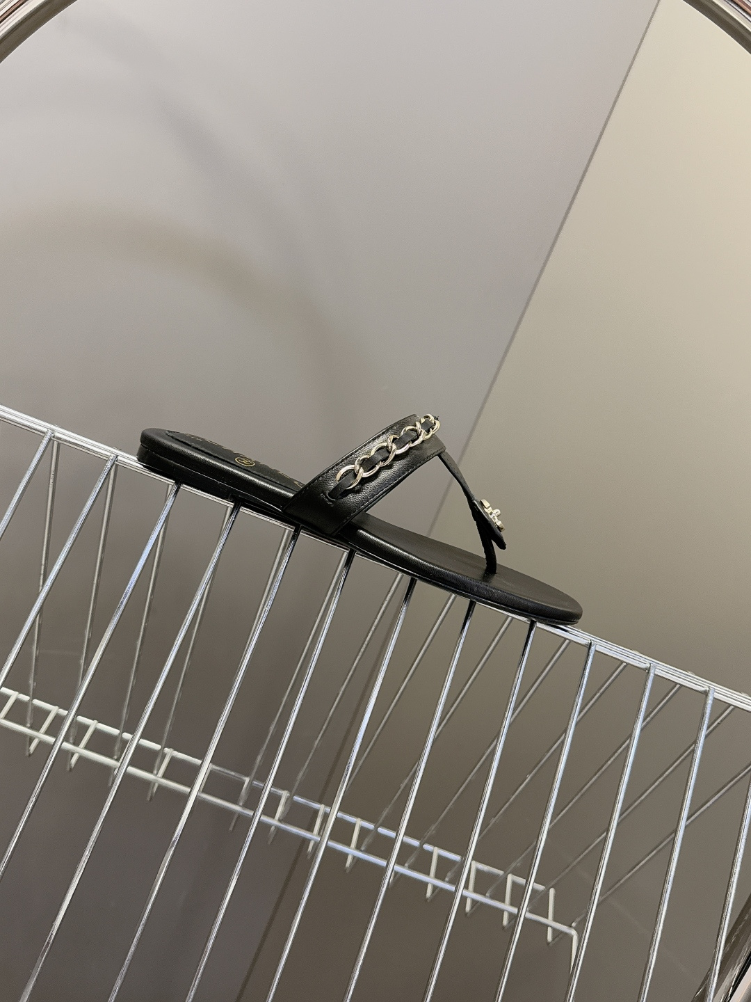 香奈儿CHANEL春夏最新款夹脚链条凉拖鞋超多明星网红种草 露趾无后跟凉拖设计 穿脱便捷平底结构日常行走