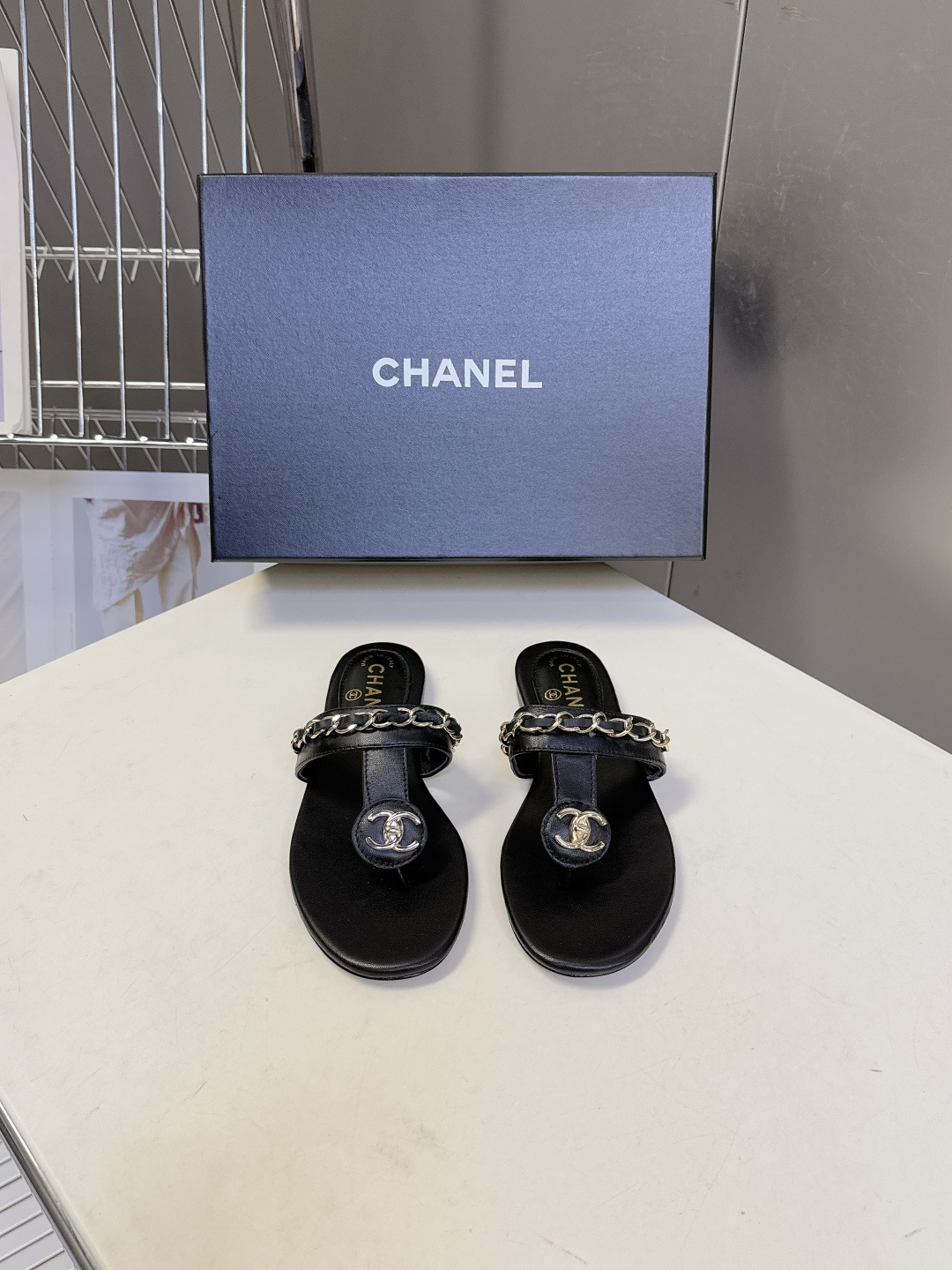 香奈儿CHANEL春夏最新款夹脚链条凉拖鞋超多明星网红种草 露趾无后跟凉拖设计 穿脱便捷平底结构日常行走