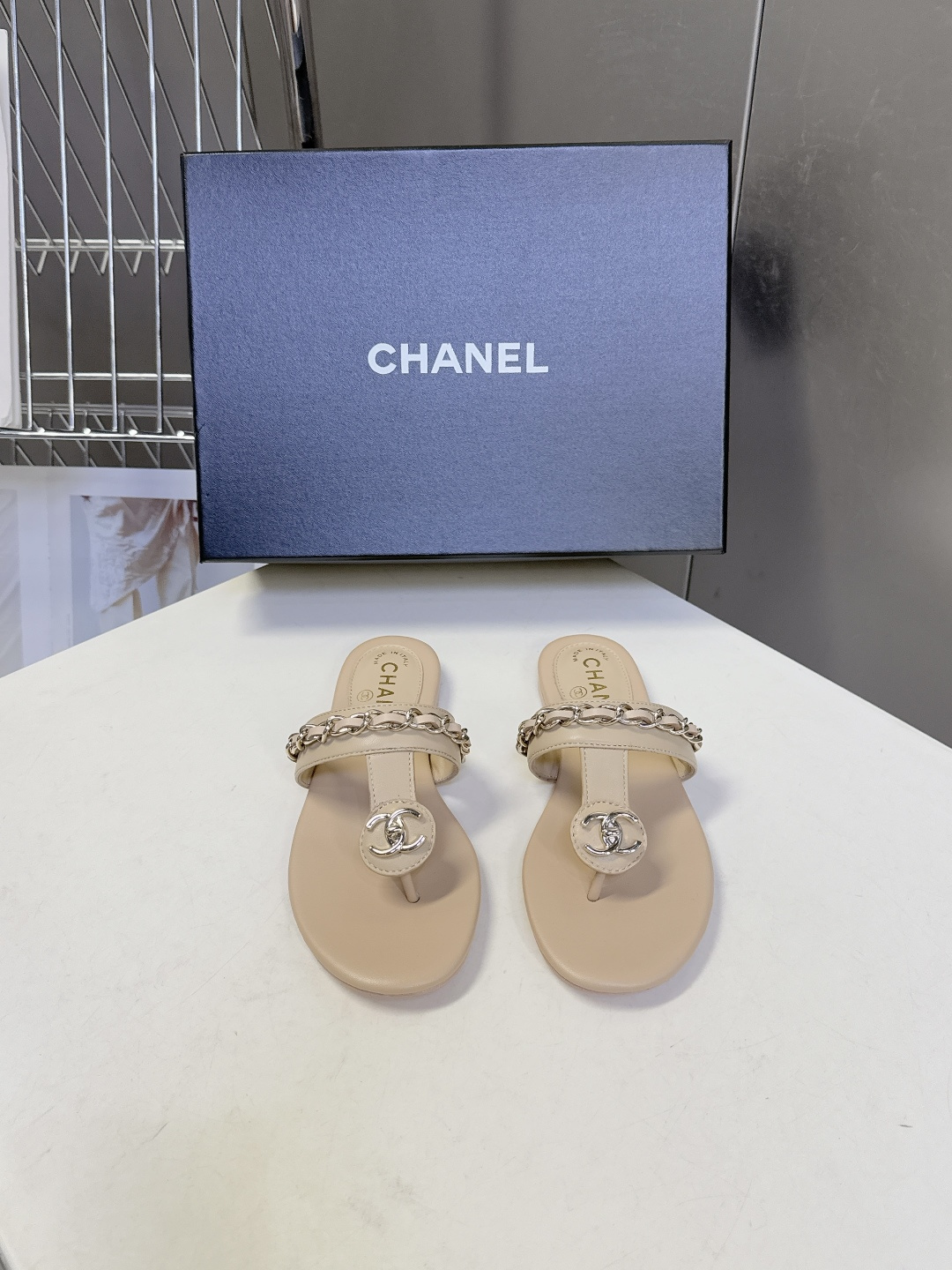 香奈儿CHANEL春夏最新款夹脚链条凉拖鞋超多明星网红种草 露趾无后跟凉拖设计 穿脱便捷平底结构日常行走