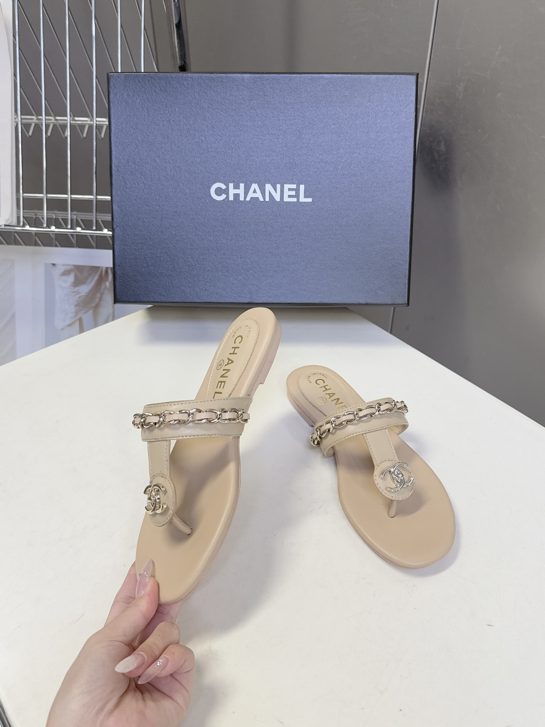 香奈儿CHANEL春夏最新款夹脚链条凉拖鞋超多明星网红种草 露趾无后跟凉拖设计 穿脱便捷平底结构日常行走