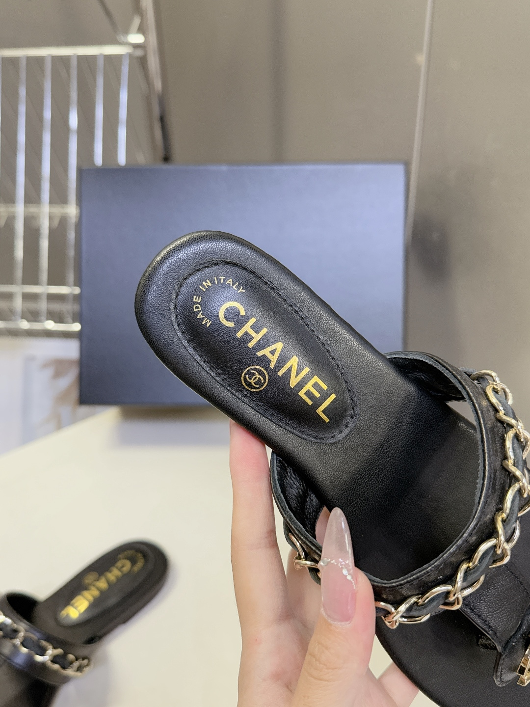 香奈儿CHANEL春夏最新款夹脚链条凉拖鞋超多明星网红种草 露趾无后跟凉拖设计 穿脱便捷平底结构日常行走