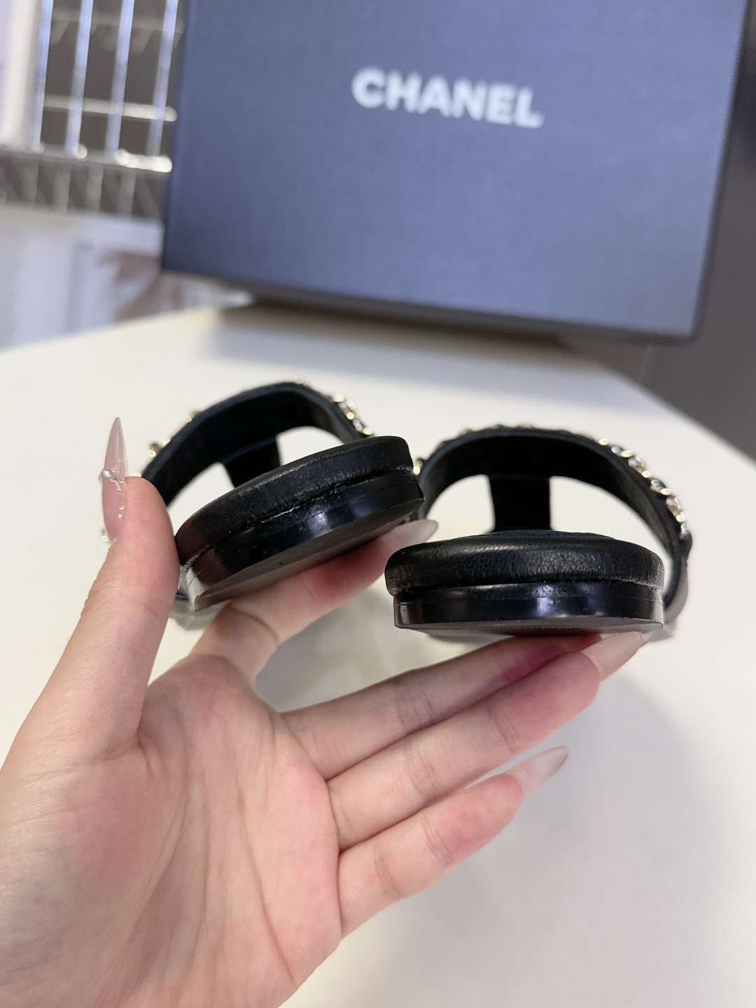 香奈儿CHANEL春夏最新款夹脚链条凉拖鞋超多明星网红种草 露趾无后跟凉拖设计 穿脱便捷平底结构日常行走